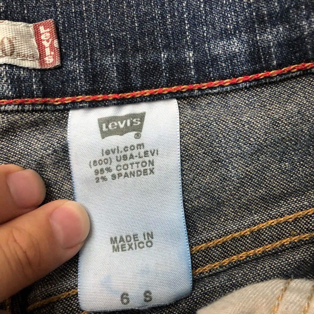 Custom ripped light wash Vintage Levi shorts - Picture 4 of 4